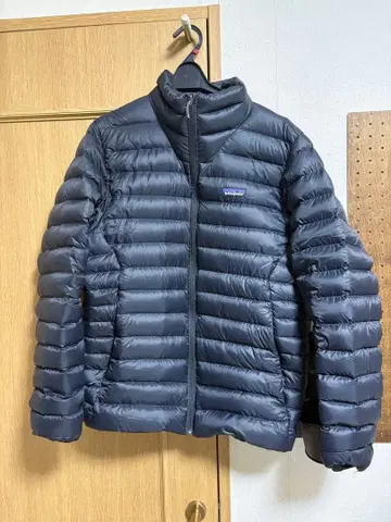 파타고니아 다운 스웨터 블랙 M 현행 모델