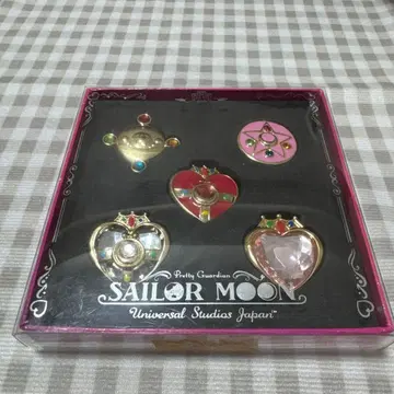 세일러문 USJ 콜라보 핀 배지 세트