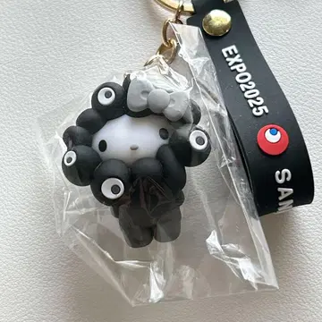 산리오 미야쿠미야쿠 변신 흑백 키링 헬로키티