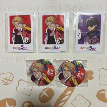 도즈루사 5주년 랜덤 폴라로이드풍 카드, 캔뱃지