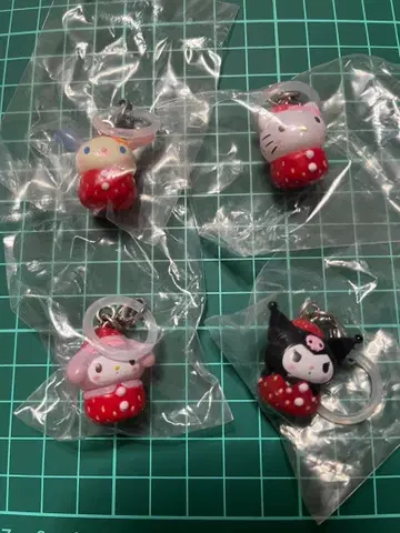 산리오 딸기 메지루시 액세서리 4개 세트