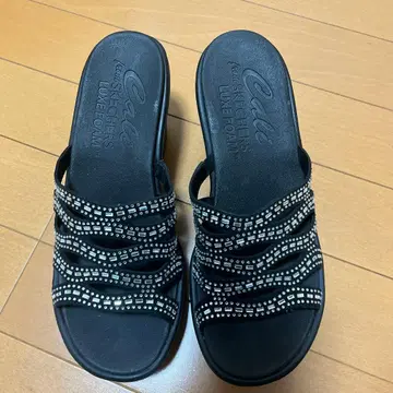 SKECHERS 샌들