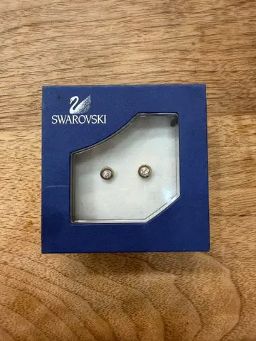 SWAROVSKI 골드 크리스탈 스터드 귀걸이