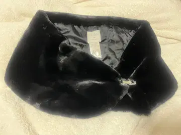 블랙 에코 퍼 숄 비쥬 포함