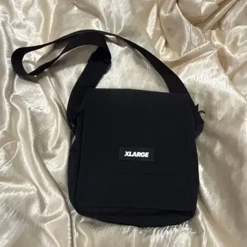 XLARGE 블랙 숄더백