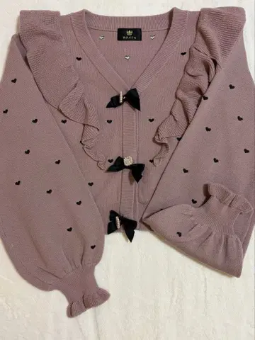 로지타 하트 무늬 리본 포함 니트 가디건