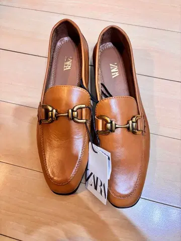 [ 미사용 새상품 ] ZARA 체인 디테일 스플릿 레더 로퍼 브라운