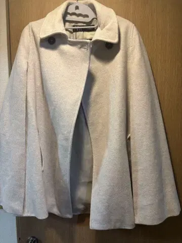 ZARA 화이트 케이프 코트 S