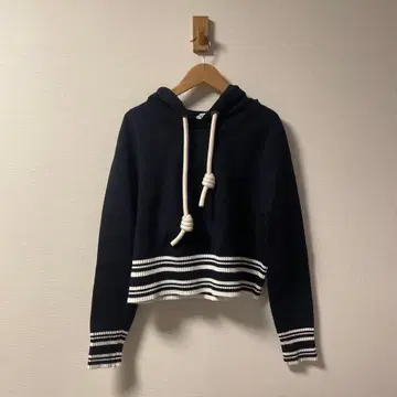 ZARA 네이비 후드 부착 크롭 스웨터