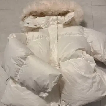디홀딕 화이트 다운 자켓 퍼 포함