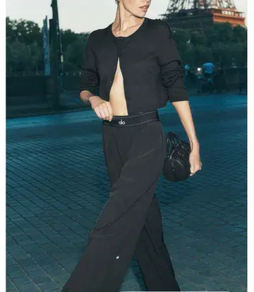 새상품 alo Suit Up 트라우저 (레귤러) XXS 블랙