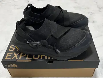 THE NORTH FACE 블랙 스니커즈