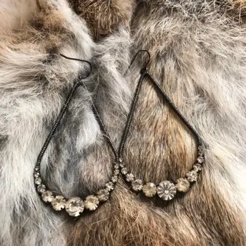 bonne volonte' 티어드롭형 귀걸이