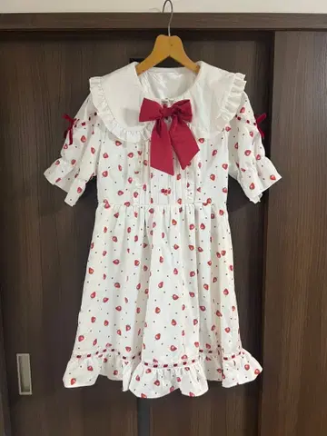 딸기 무늬 화이트 드레스 M 사이즈