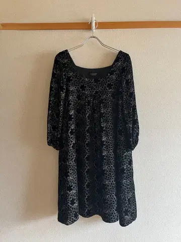 [ Deuxieme classe ] 꽃무늬 벨벳 7부 소매 원피스