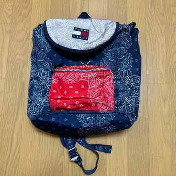 TOMMY JEANS 반다나 패턴 백팩