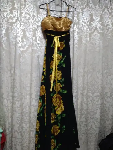 플라워 프린트 롱 드레스 블랙과 금