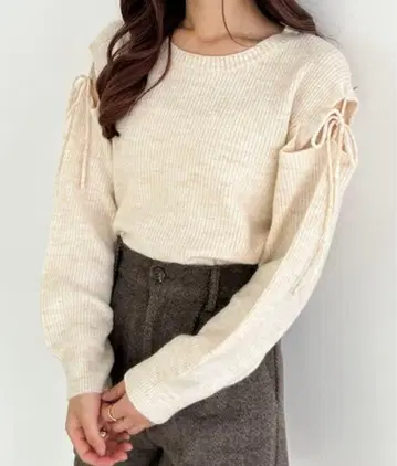 Heather 아이보리 니트 숄더 슬릿 어깨 트임