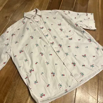 TICCA 플라워 자수 셔츠 반팔