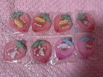 산리오 캐릭터즈 커스텀 아크릴 참 이치고