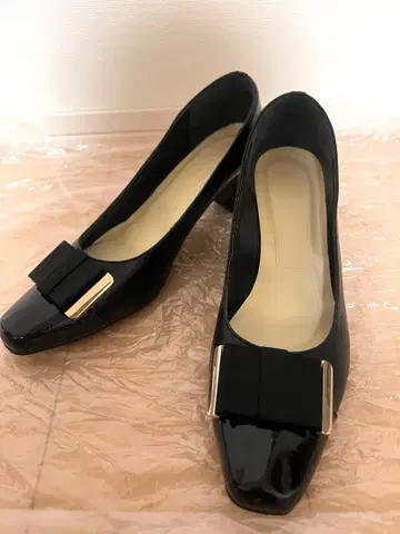 [미사용품급] 블랙 스퀘어토 하이힐 25.5cm