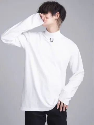 ADRER 완판템 메탈 참 롱 하이넥 탑 화이트 M 사이즈