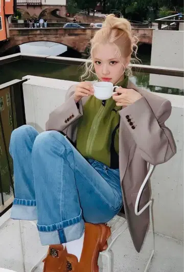 택 포함 새상품 푸마 다운 베스트 로제 착용 우먼 데어 투 L 완판