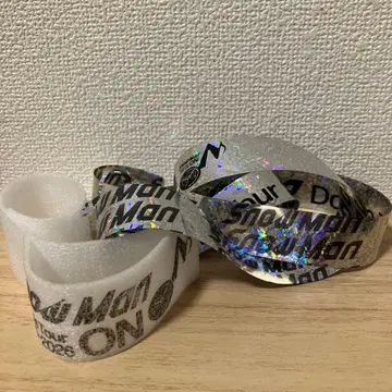 SnowMan ON 2025 은색 테이프 낙하물