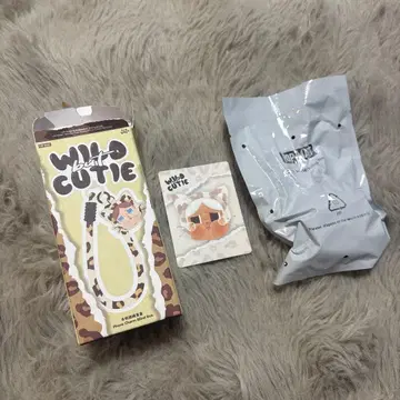 CRYBABY wild but cutie 폰 참 스트랩