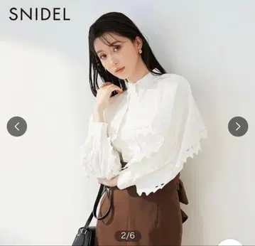 SNIDEL 스칼라 케이프 프릴 블라우스
