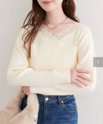 아지메 레이스 넥 리브 니트 풀오버 내추럴 꾸뛰르