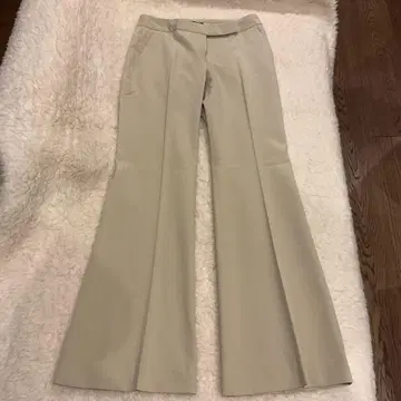 theory 베이지 플레어 팬츠 사이즈 2
