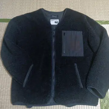 BY THE CROSS 블랙 플리스 자켓