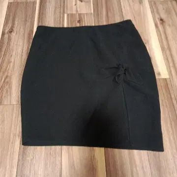 ARMANI 블랙 리본 포함 타이트 스커트