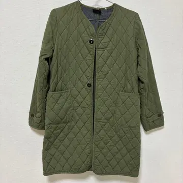 OMNIGOD 카키 퀼팅 노카라 자켓 코트