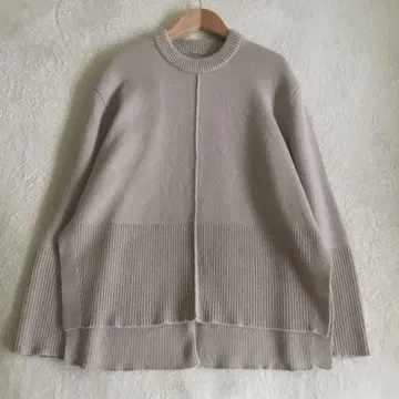 Mila Owen 밀라 오웬 울 캐시미어 후 슬릿 크루넥 니트