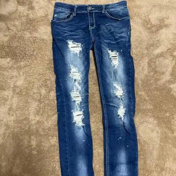 데미지 가공 다크 블루 데님 청바지