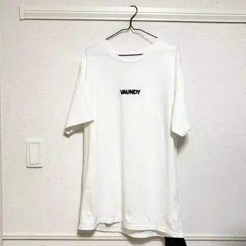 VAUNDY 화이트 T셔츠
