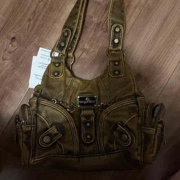 Fergalicious 골드 숄더백