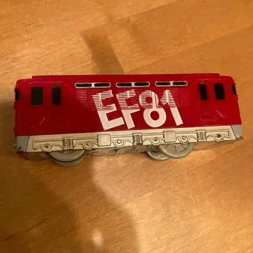 EF81형 전기 기관차 빨간색