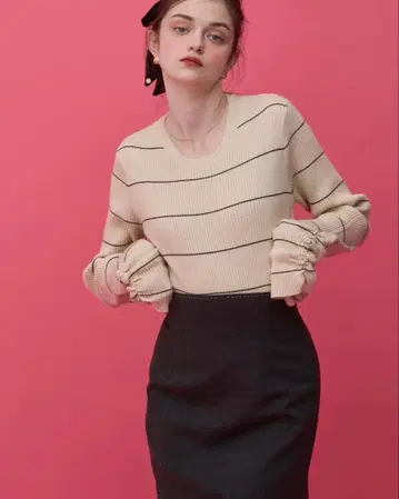 [ 새상품급 ] PINUE 개더 커프 니트탑(border)