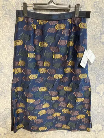 PINORE 네이비 꽃무늬 스커트 38 M 사이즈
