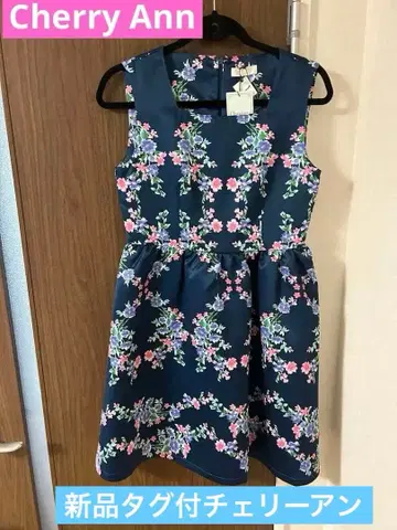 새상품 Cherry Ann 네이비 플라워 프린트 슬리브리스 원피스