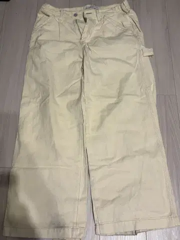 크림색 와이드 팬츠 사이드 포켓 포함