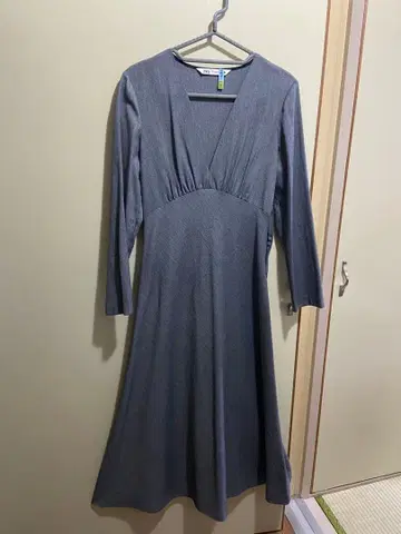 ZARA 긴팔 V넥 헤링본 롱 원피스 가슴 밑 절개로 깔끔하게