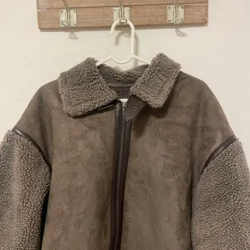 보아 카라 부착 양가죽풍 무스탕 코트