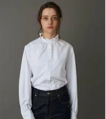 드레스트리아 스탠드 프릴 블라우스 화이트