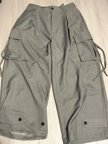 그레이 카고 팬츠 사이드 포켓 포함