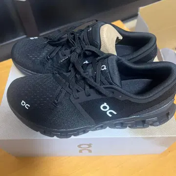 On 블랙 러닝화 USM 8.5