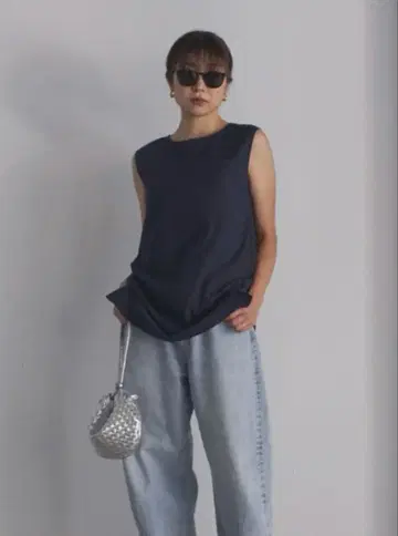 [ 미사용 새상품 ] room306contemporar 슬리브리스 상의